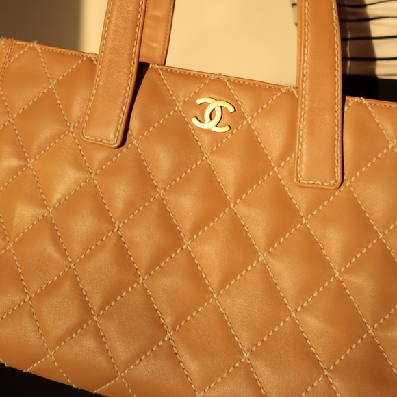 CHANEL Wildstich Leather Shoulder Bag - Picture 2 of 12